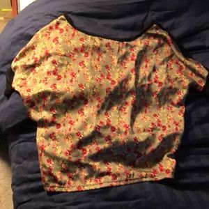 ✨3 for $20✨Flowered Polyester Flirty Top